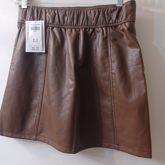 BUNDLE- 2 H&M Skirts - (1)Faux Leather Brown Skirt/(1) Pleated Houndstooth Skirt - Picture 3 of 8